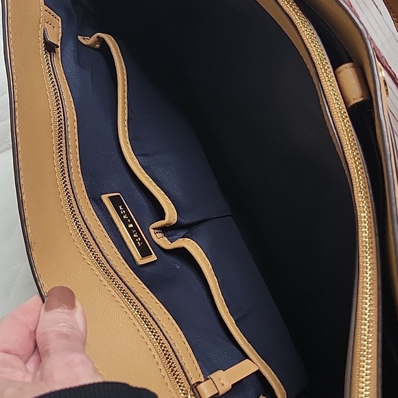 Tory Burch Tan Tote Bag - Picture 12 of 12